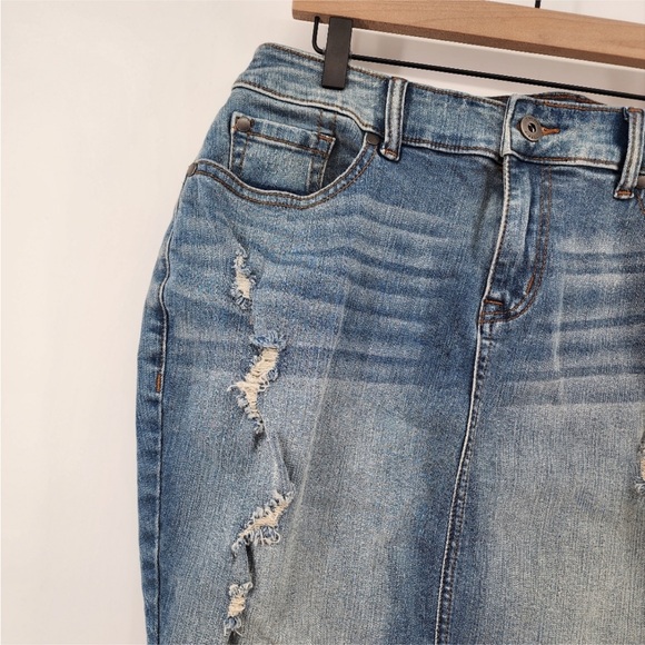 Torrid Distressed Blue Denim Skirt Size 16 - Picture 3 of 5